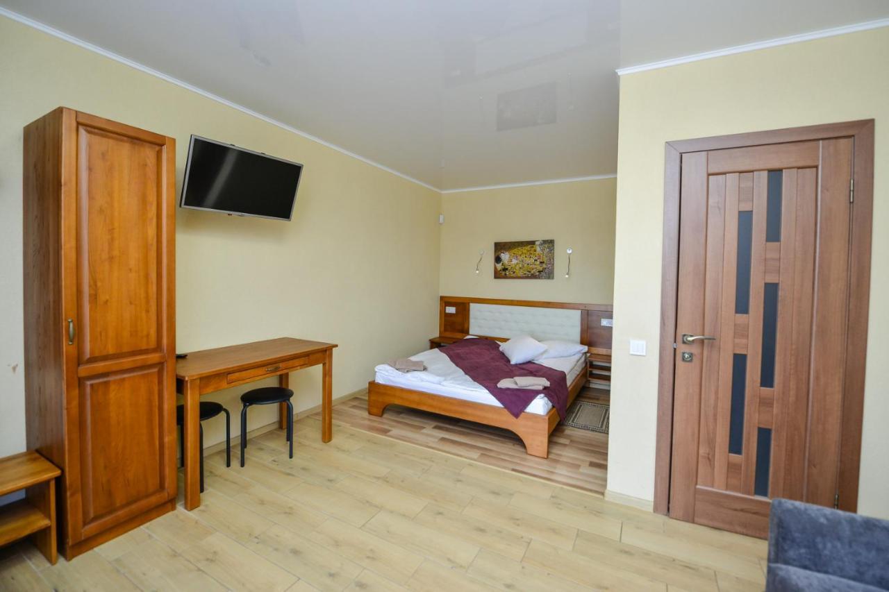Forest Hotel Polis'ke Buitenkant foto